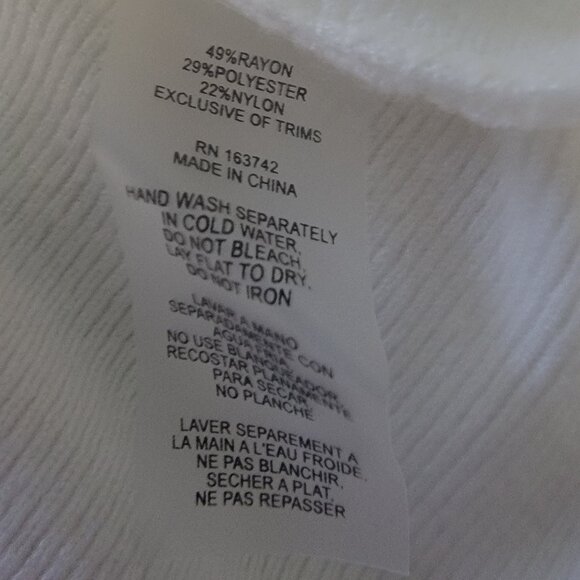 Siani Milano White Tunic-Style  Sweater Top-Feathers & Pearl Sleeves  (Large) - Picture 12 of 12